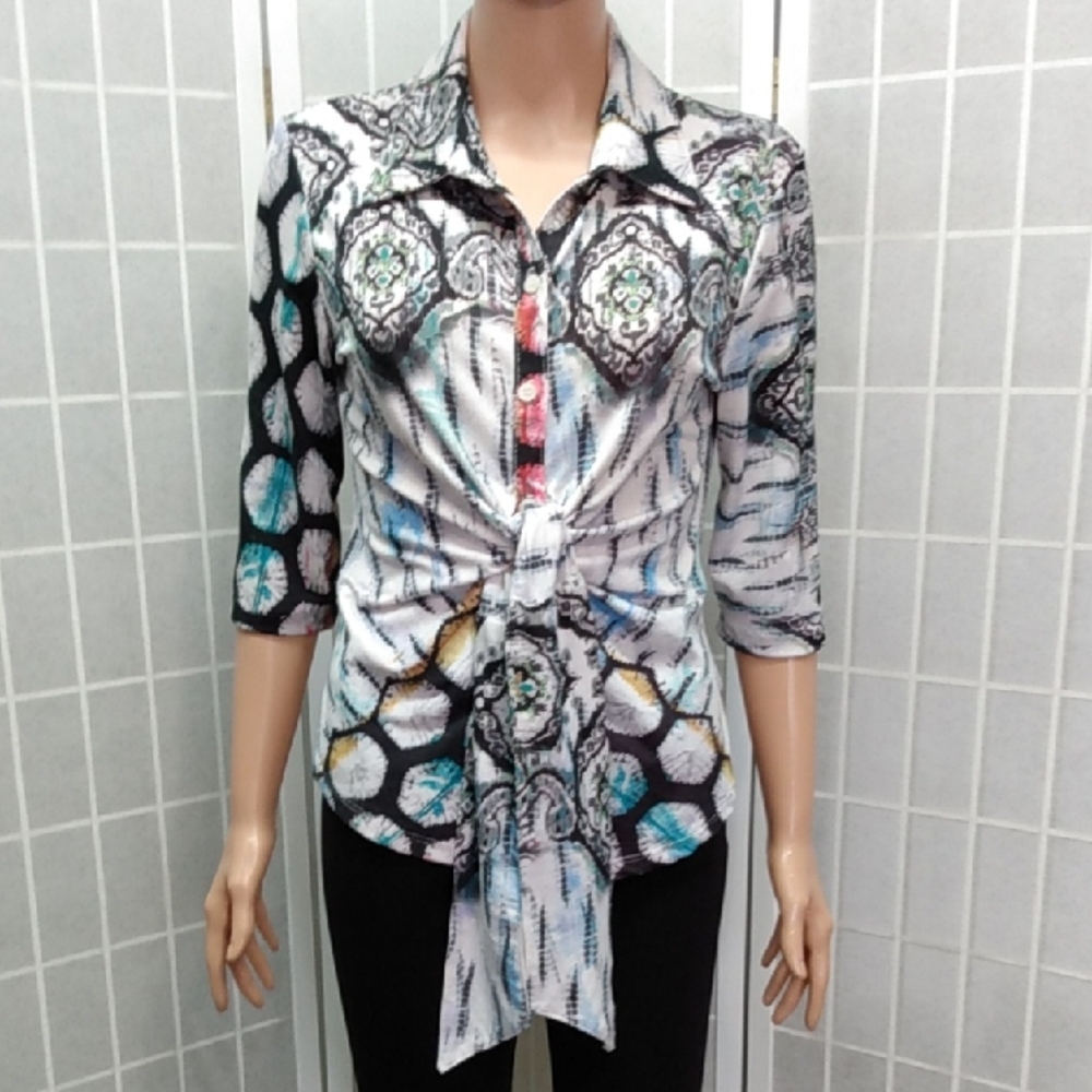 Paris IQ WMNS Button Down Shirt with Tie Front Geometric Print Size Large